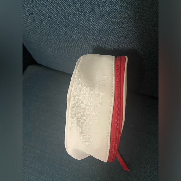 NWOT Shiseido Take Me To Ginza Round Medium Cosmetics Travel Pouch Red & White - Picture 4 of 11